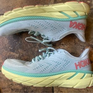 Women’s Hoka Clifton 7’s